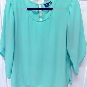 Pretty mint blouse with open folded sleeves. Great on petite women.